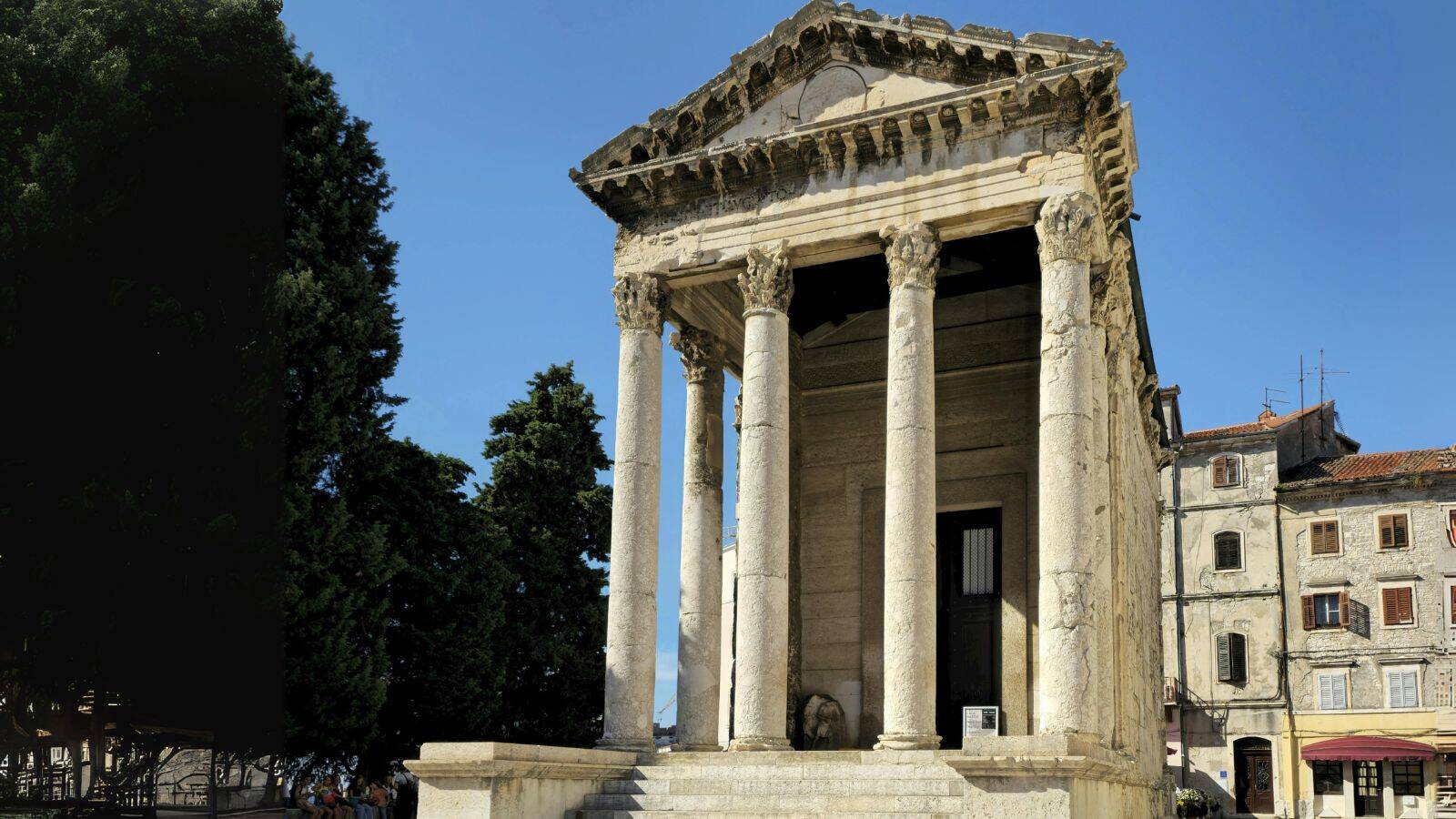 camping-pula-temple-auguste